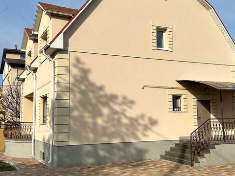 будинок за адресою Молодіжна