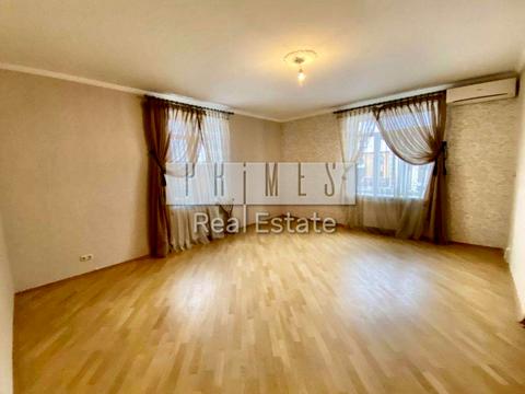 дом по адресу Василя Сухомлинського ул.