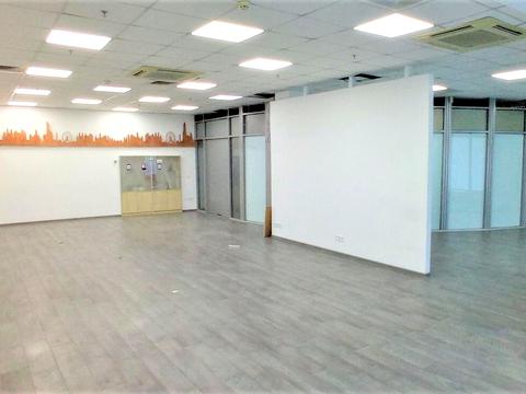 комерційна за адресою Богдана Хмельницького вул., 24