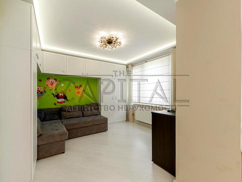 квартира по адресу Академика Глушкова просп., 9-Д