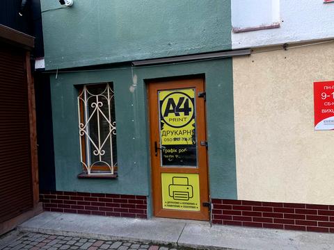 комерційна за адресою Василя Стуса вул., 13Б