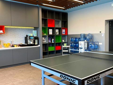 комерційна за адресою Сім'ї Прахових вул. (Гайдара), 50