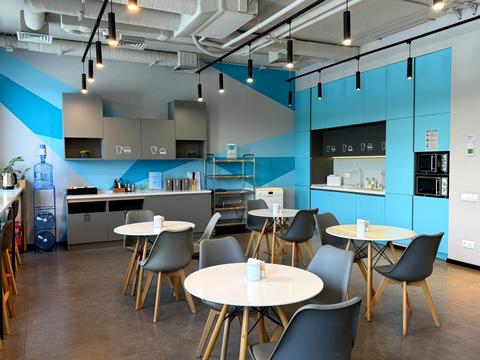 комерційна за адресою Сім'ї Прахових вул. (Гайдара), 50