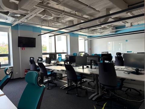 комерційна за адресою Сім'ї Прахових вул. (Гайдара), 50