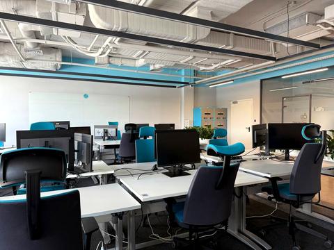 комерційна за адресою Сім'ї Прахових вул. (Гайдара), 50