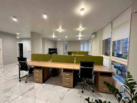 комерційна за адресою Джона Маккейна вул. (Івана Кудрі), 3-А