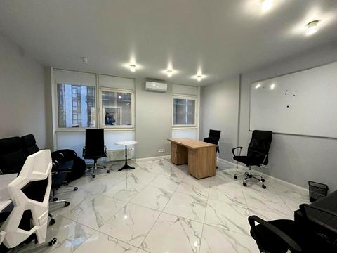 комерційна за адресою Джона Маккейна вул. (Івана Кудрі), 3-А