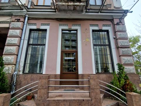 комерційна за адресою Саксаганського вул., 89