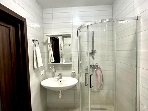 квартира за адресою Зарічна вул., 4