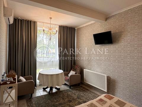 комерційна за адресою Звенигородська вул., 173