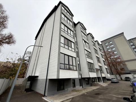 комерційна за адресою Березинська вул., 38Б