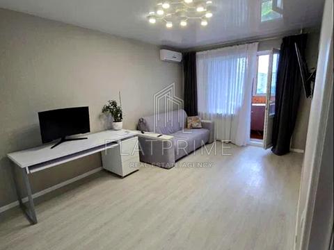 квартира за адресою Академіка Заболотного вул., 12