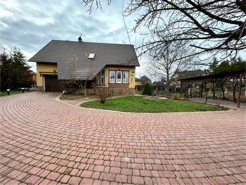 будинок за адресою Центральна вул.