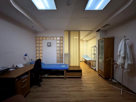 комерційна за адресою Наукова вул., 12а