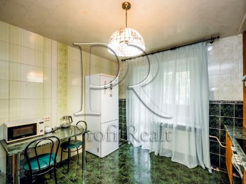 квартира за адресою Ревуцького вул., 42-Б