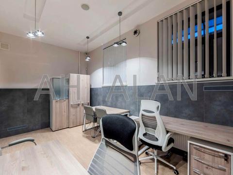 комерційна за адресою Воздвиженська вул., 22