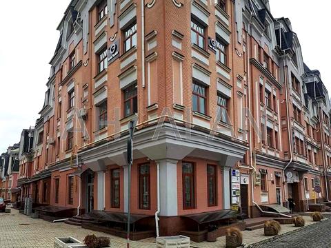 комерційна за адресою Воздвиженська вул., 22