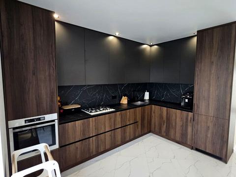 будинок за адресою Місячна вул.