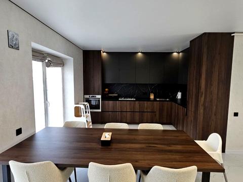 будинок за адресою Місячна вул.