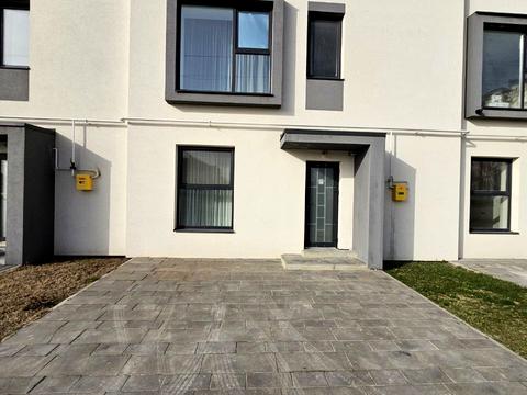 будинок за адресою Місячна вул.