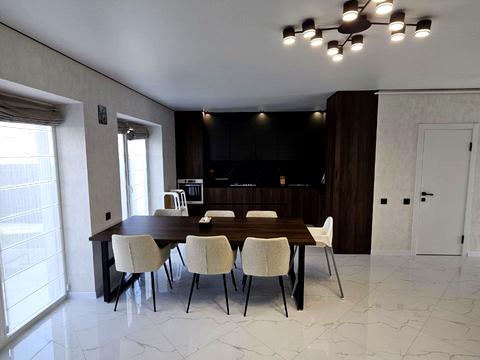 будинок за адресою Місячна вул.