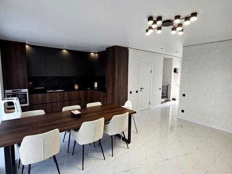 будинок за адресою Місячна вул.