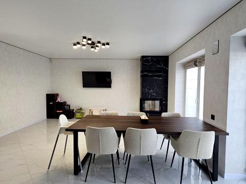 будинок за адресою Місячна вул.