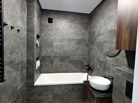 будинок за адресою Місячна вул.