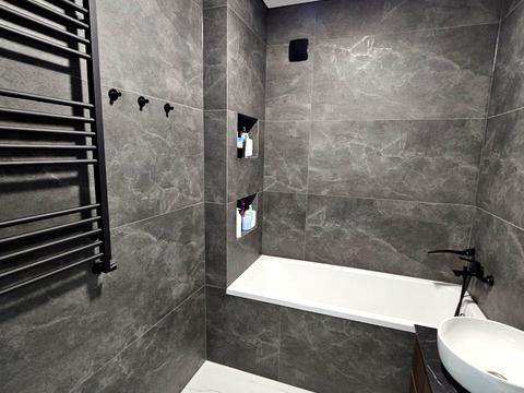 будинок за адресою Місячна вул.