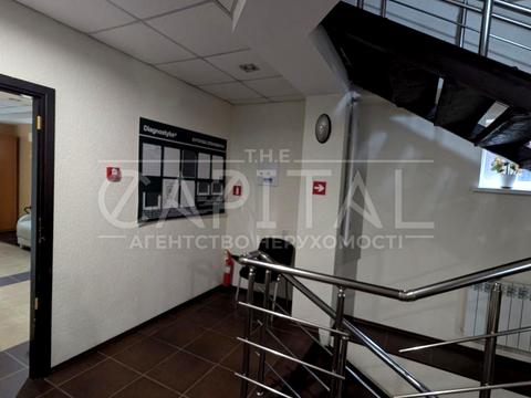 комерційна за адресою Петропавлівська пл., 52