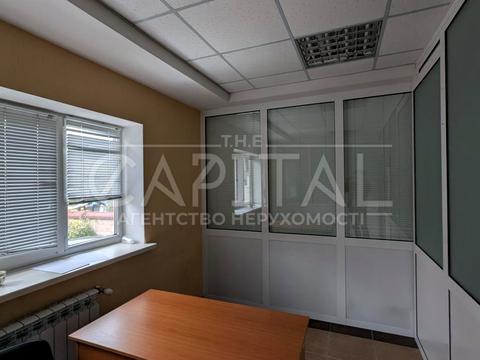 комерційна за адресою Петропавлівська пл., 52