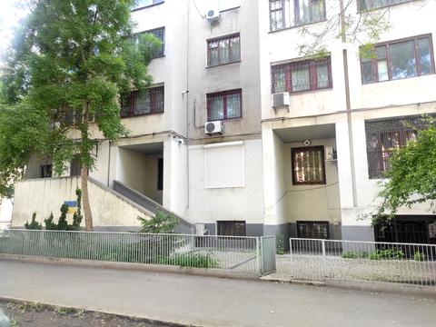 комерційна за адресою Базарна вул., 1