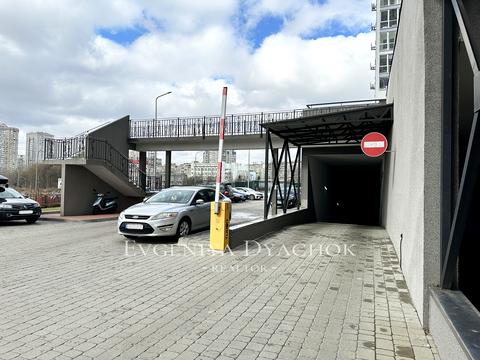 паркомісце за адресою Ревуцького вул., 40-В