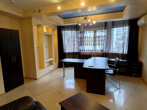 комерційна за адресою майдан Героїв Небесної Сотні пл. (Руднєва майдан), 14а