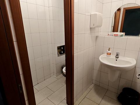 коммерческая по адресу Героев Небесной Сотни майдан пл. (Руднева), 14а