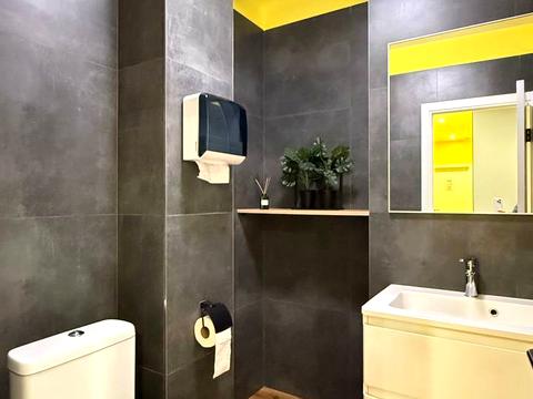 комерційна за адресою Регенераторна вул., 4 к14