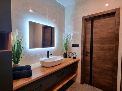 комерційна за адресою Євгена Харченка вул. (Леніна), 47б