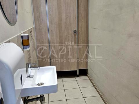 комерційна за адресою Київ, Борщагівська вул., 154