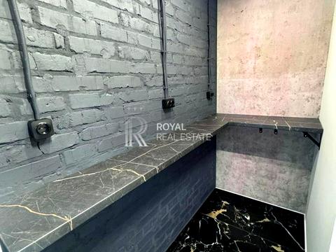 комерційна за адресою Дніпровська набережна вул., 15-К