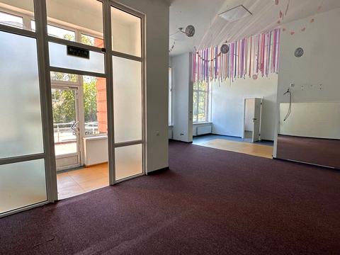 комерційна за адресою Авіаконструктора Ігоря Сікорського вул. (Танкова), 1