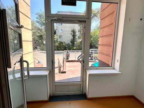 комерційна за адресою Авіаконструктора Ігоря Сікорського вул. (Танкова), 1