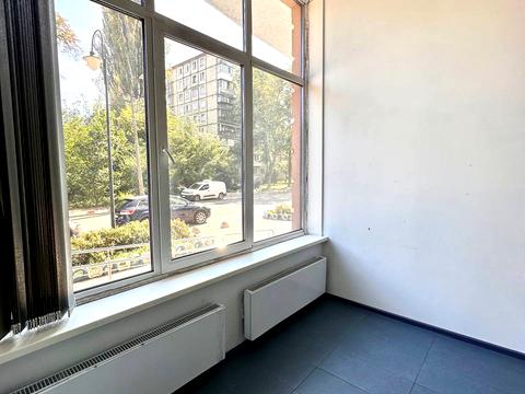 комерційна за адресою Авіаконструктора Ігоря Сікорського вул. (Танкова), 1