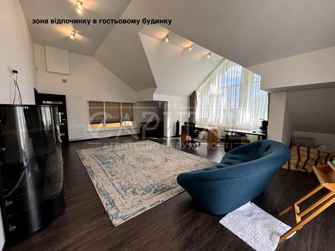 будинок за адресою Жовтнева вул.