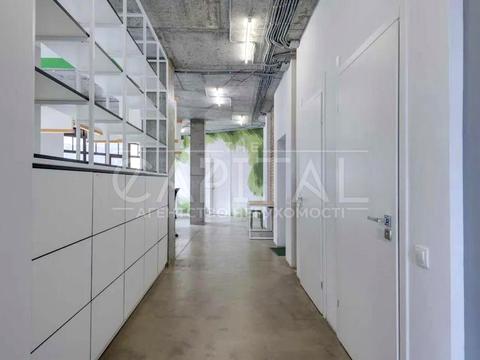 комерційна за адресою Воздвиженська вул., 51