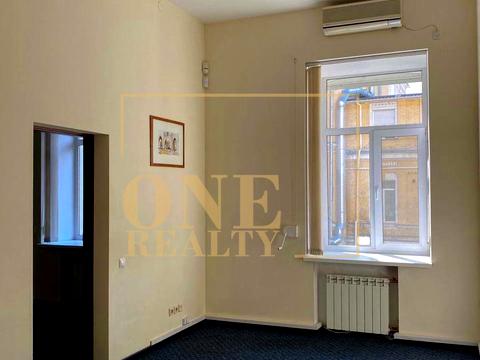 комерційна за адресою Богдана Хмельницького вул., 42