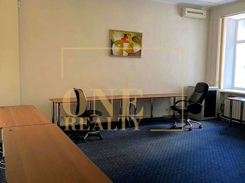 комерційна за адресою Богдана Хмельницького вул., 42