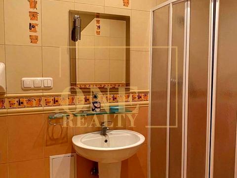 комерційна за адресою Богдана Хмельницького вул., 42