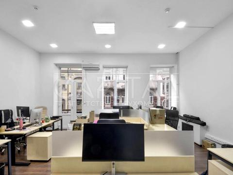 комерційна за адресою Ярославів Вал вул., 7