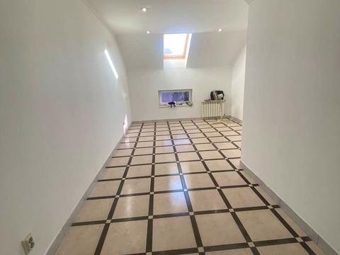 комерційна за адресою Личаківська вул. (), 185