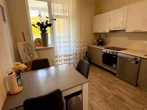 квартира за адресою Академіка Заболотного вул., 15-Б